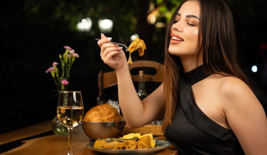De la Fermă pe Masă – Autenticitate și Prospețime la Restaurantul Cocoșu’ Roșu