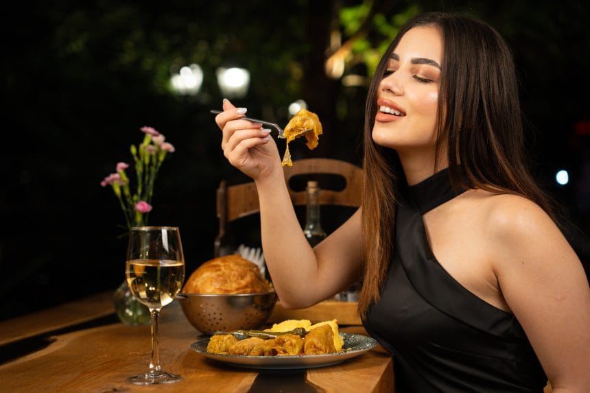 De la Fermă pe Masă – Autenticitate și Prospețime la Restaurantul Cocoșu’ Roșu